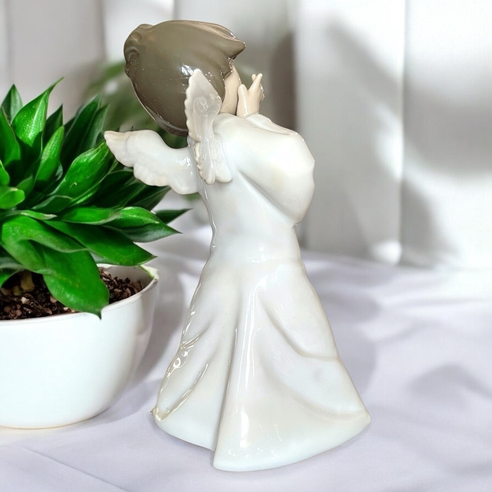 Lladró Mime Angel Figurine #4959 - Picture 10 of 16